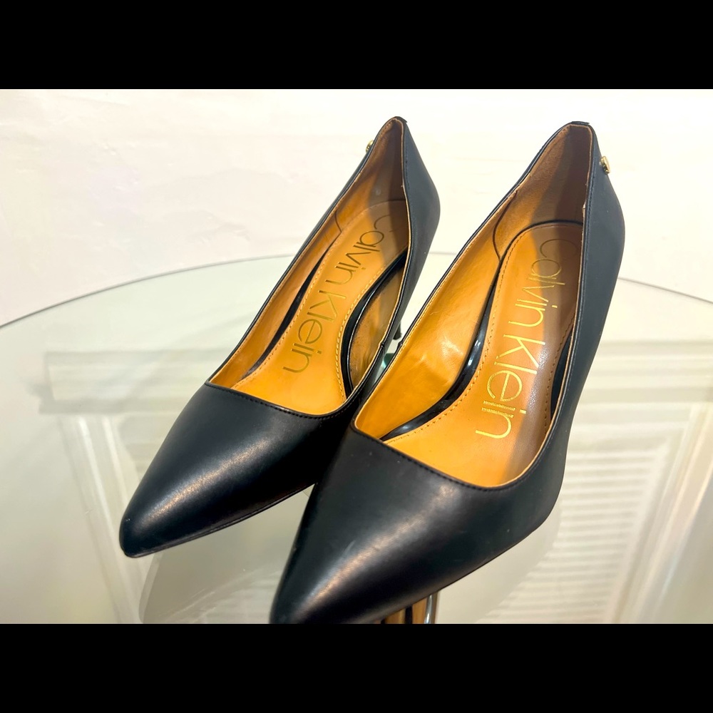 Black leather Calvin Klein pumps
